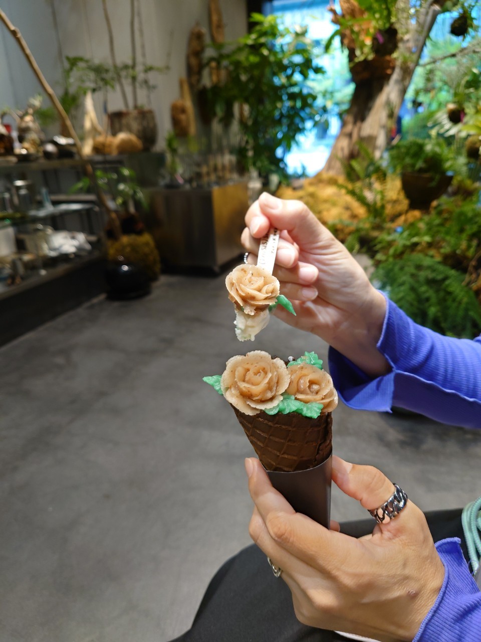 オシャレな人達が集まる新風館の中にある癒しのカフェ