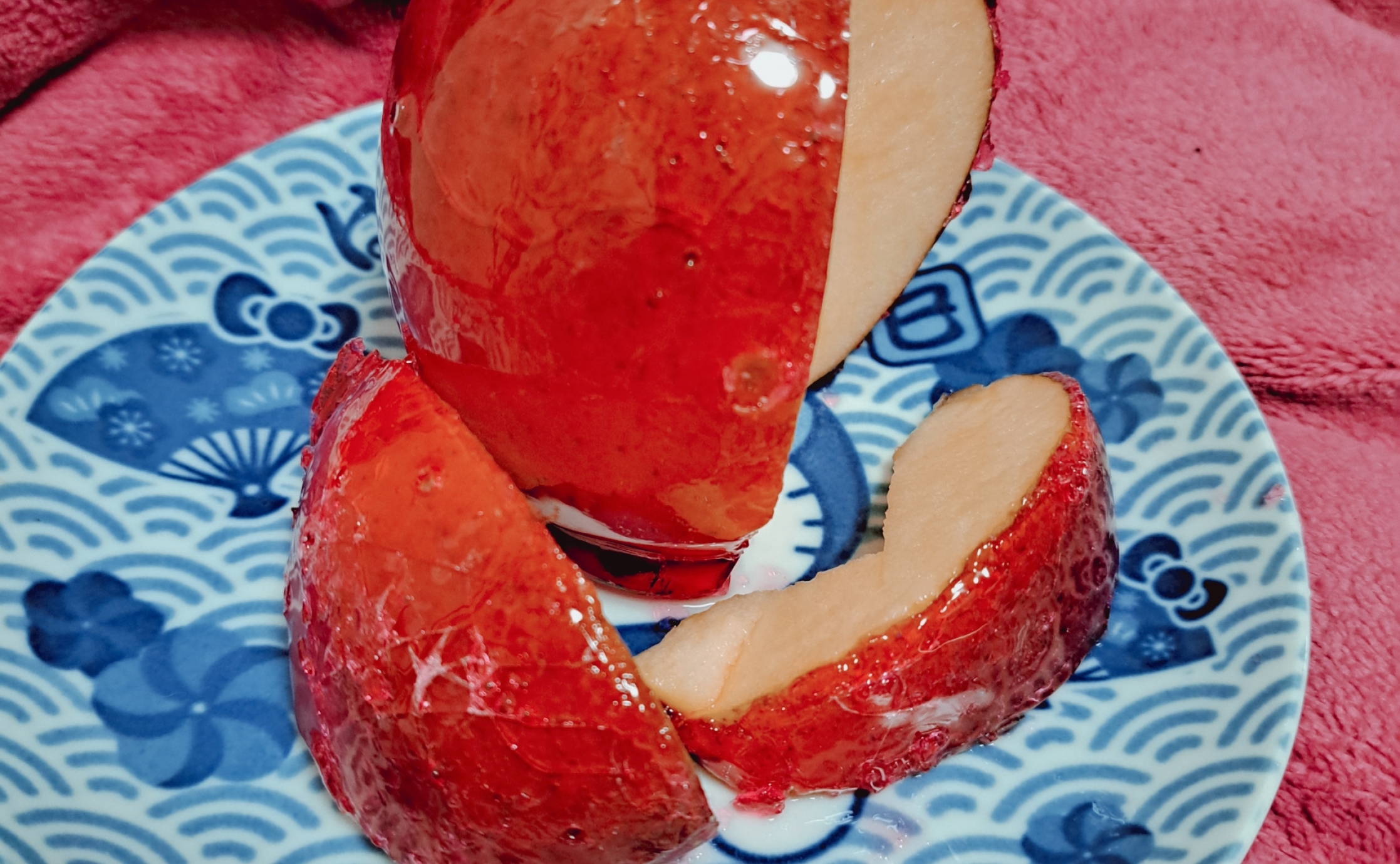 丸ごとJUICYなフルーツ飴🍎