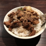 微風台南の魯肉飯