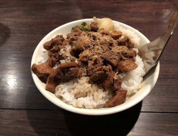 微風台南の魯肉飯
