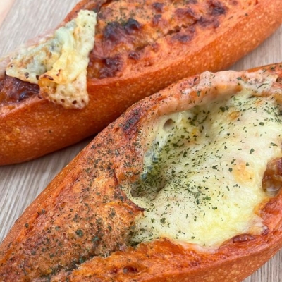 トマトチーズバケット|Boulangerie Galopain(ブーランジェリーガロパン)