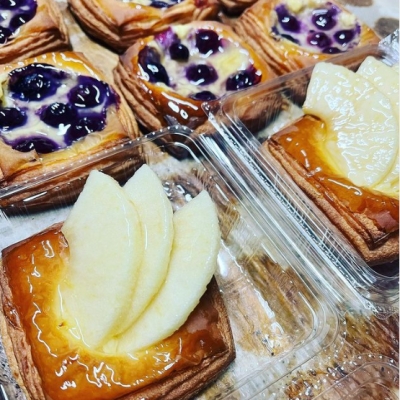ブルーベリーデニッシュ(上) リンゴのデニッシュ(下)|Boulangerie Galopain(ブーランジェリーガロパン)